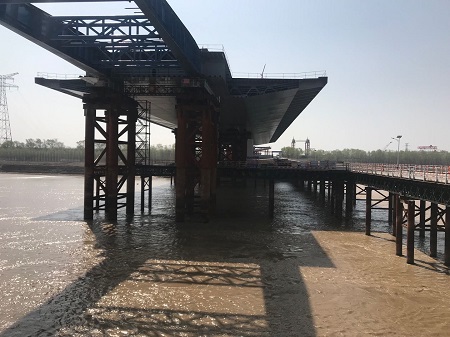 �������-���R���S�Ӵ���Ŀ�ṩҺ��ͬ�����ϵ�y